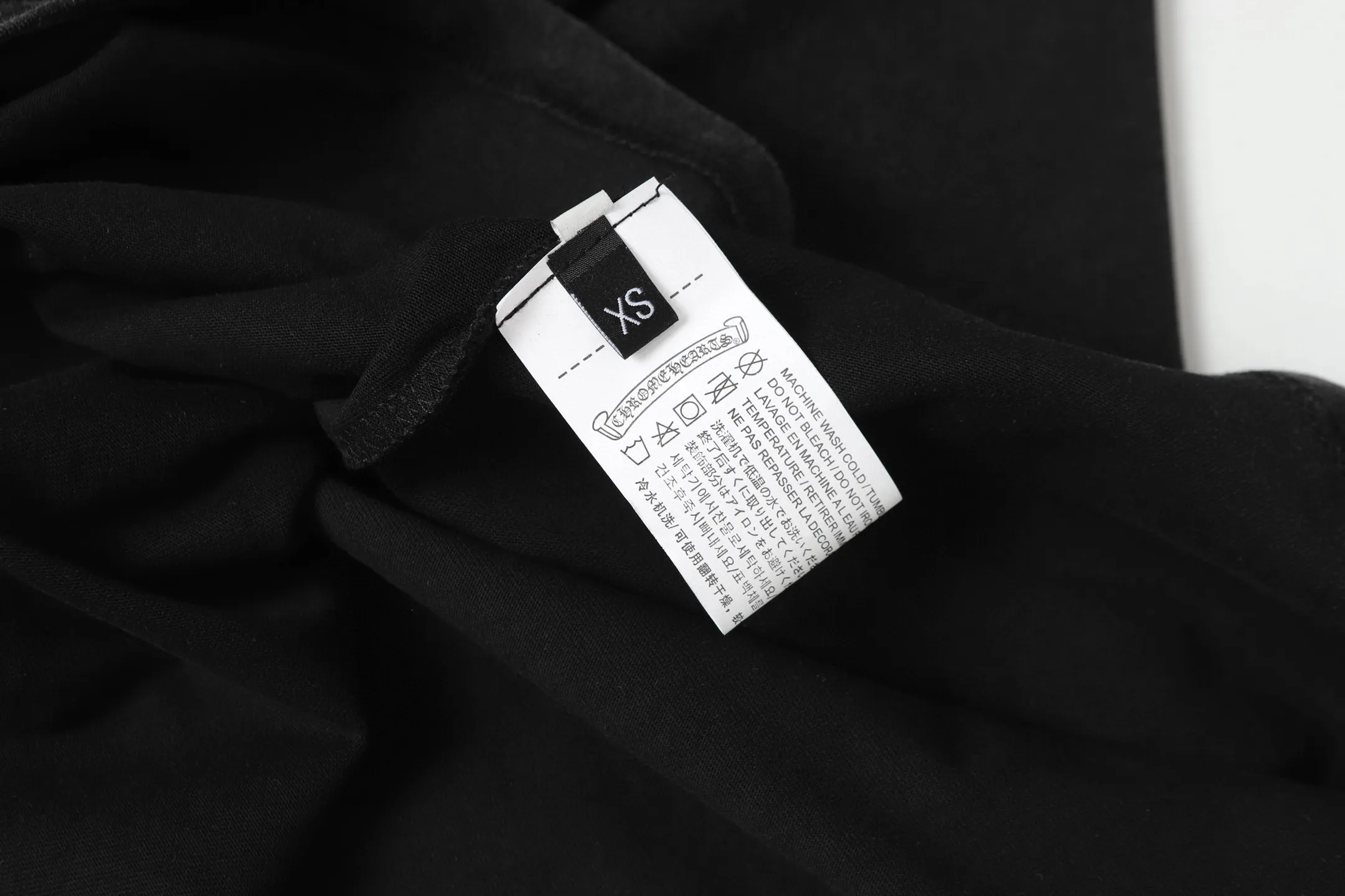 🅿️180 Chrome hearte/Chrome heart ch 25ss early spring new Sanskrit logo washed T-shirt short sleeves. A must-have item for daily commuting for men and women in light luxury. The correct version is welcome to compare. Detailed features ·280g 100% cotton double yarn jersey fabric ·Special thickened 32 pieces of double-strand 1x1 thread in the same vat ·Double-needle cross-stitch technology ·Original main mark washed hangtag COLOUR: Washed black SIZE：xs-l